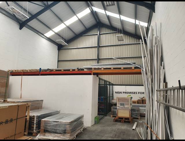 287M² FACTORY RENTED IN SAXENBURG PARK 2